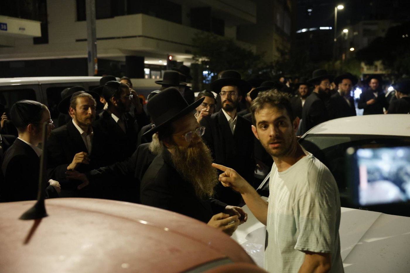 הפגנת גור מול ביתה של היועשית