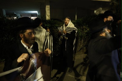 הפגנת גור מול ביתה של היועשית