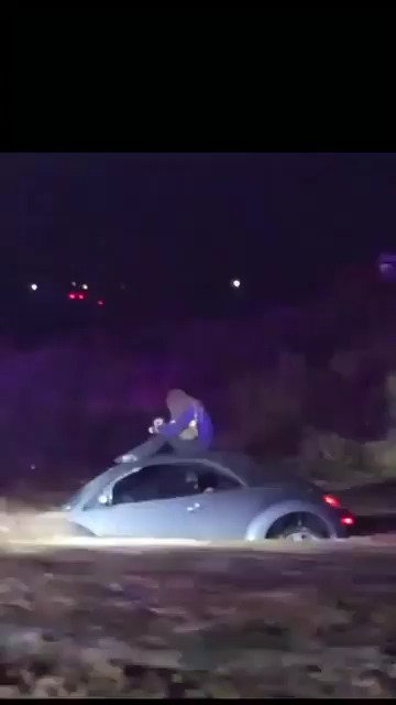 הנהג נלכד בשיטפון קטלני - עד שהגיע החילוץ היצירתי