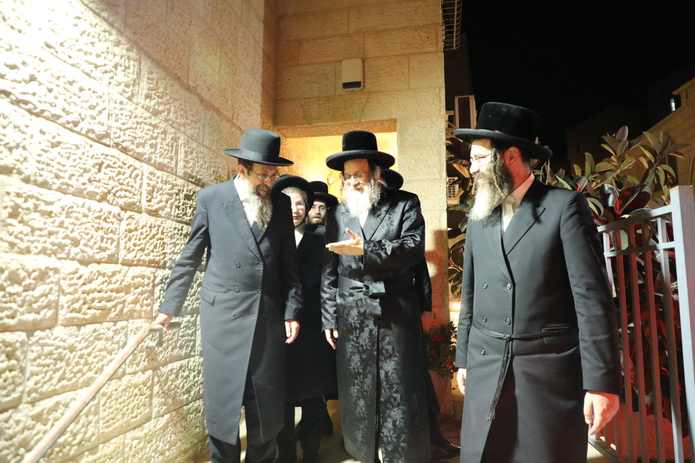האדמו"ר מתולדות יהודה סטוטשין אצל האדמו"ר מדינוב
