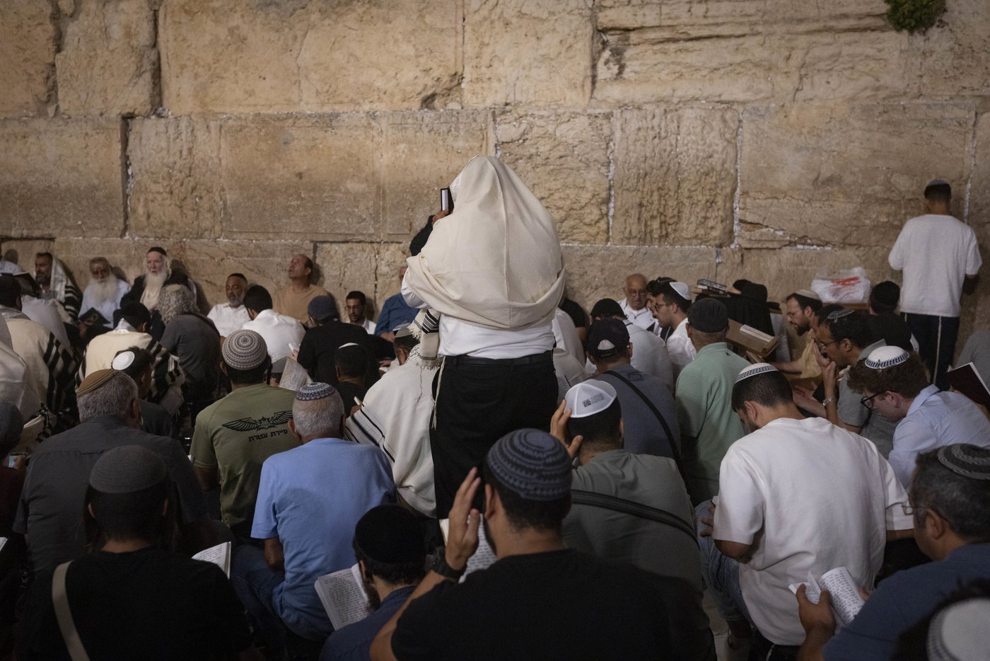 ליל תשעה באב בכותל המערבי