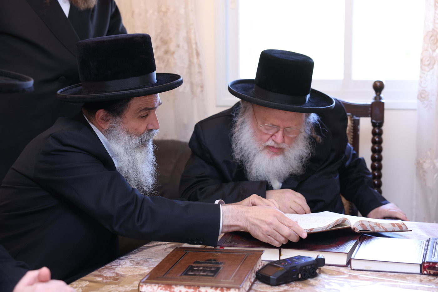 רבי אליהו ישראל אשלג אצל האדמו"ר מקומרנא