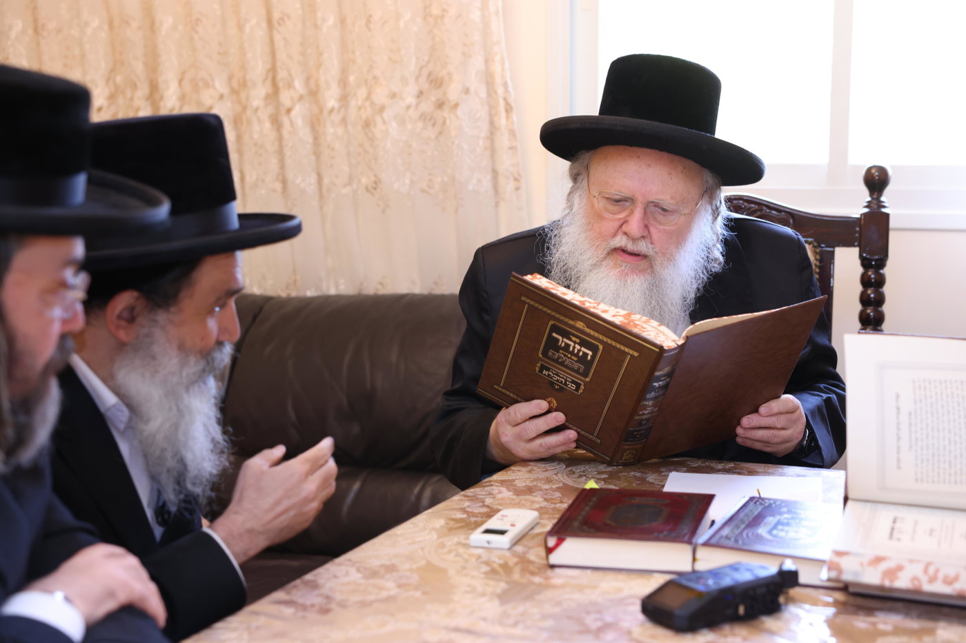 רבי אליהו ישראל אשלג אצל האדמו"ר מקומרנא