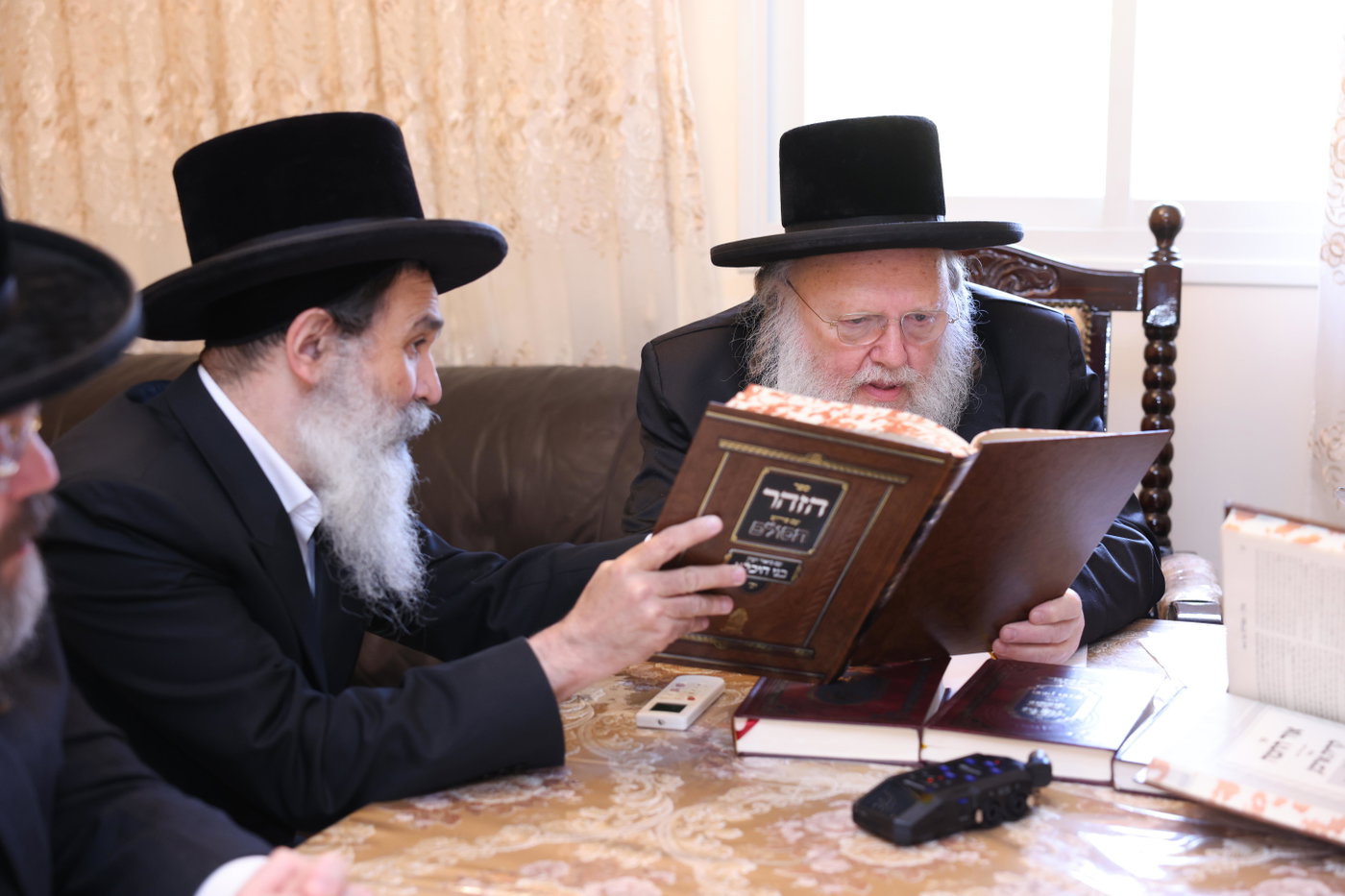 רבי אליהו ישראל אשלג אצל האדמו"ר מקומרנא