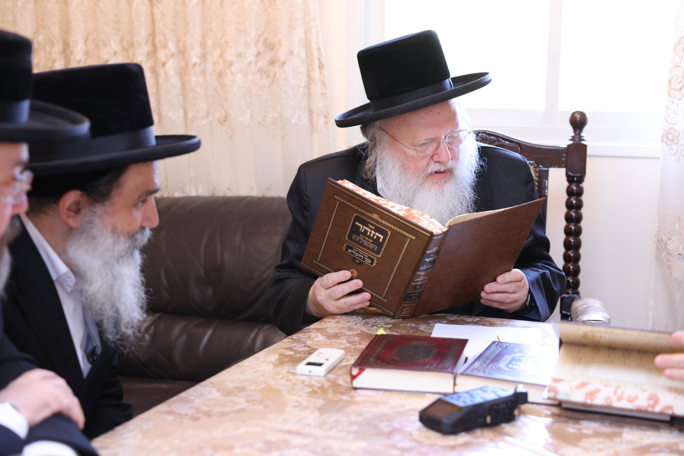 רבי אליהו ישראל אשלג אצל האדמו"ר מקומרנא