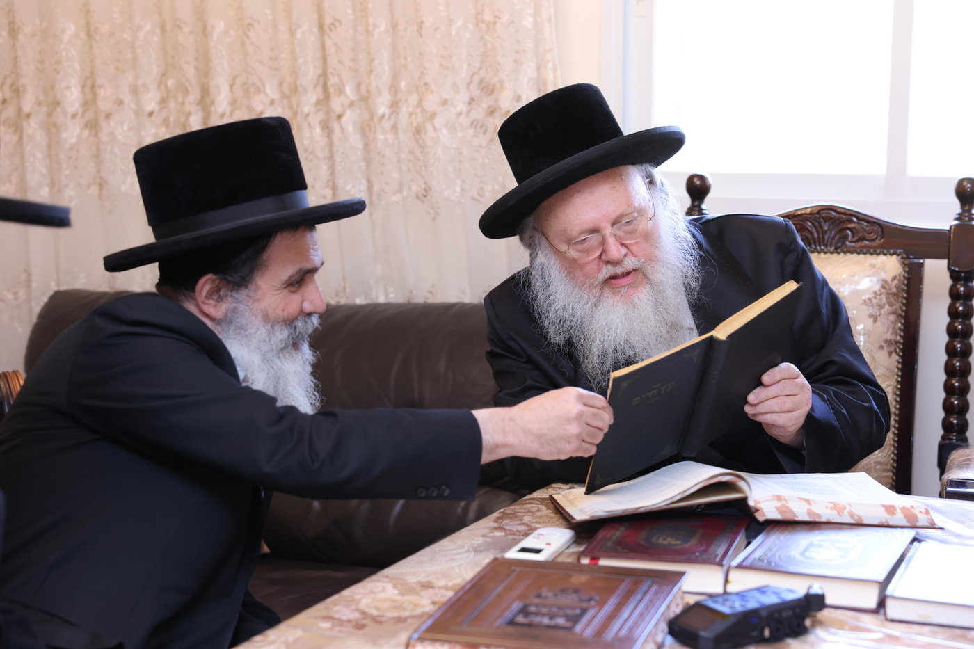 רבי אליהו ישראל אשלג אצל האדמו"ר מקומרנא