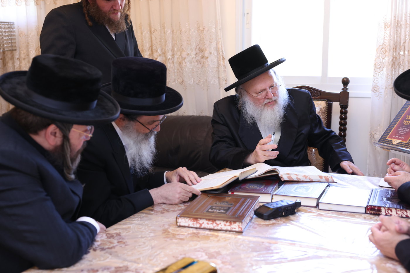 רבי אליהו ישראל אשלג אצל האדמו"ר מקומרנא