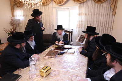 רבי אליהו ישראל אשלג אצל האדמו"ר מקומרנא