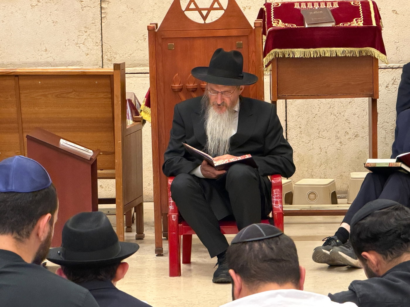 הגר"ב לאזאר בליל תשעה באב