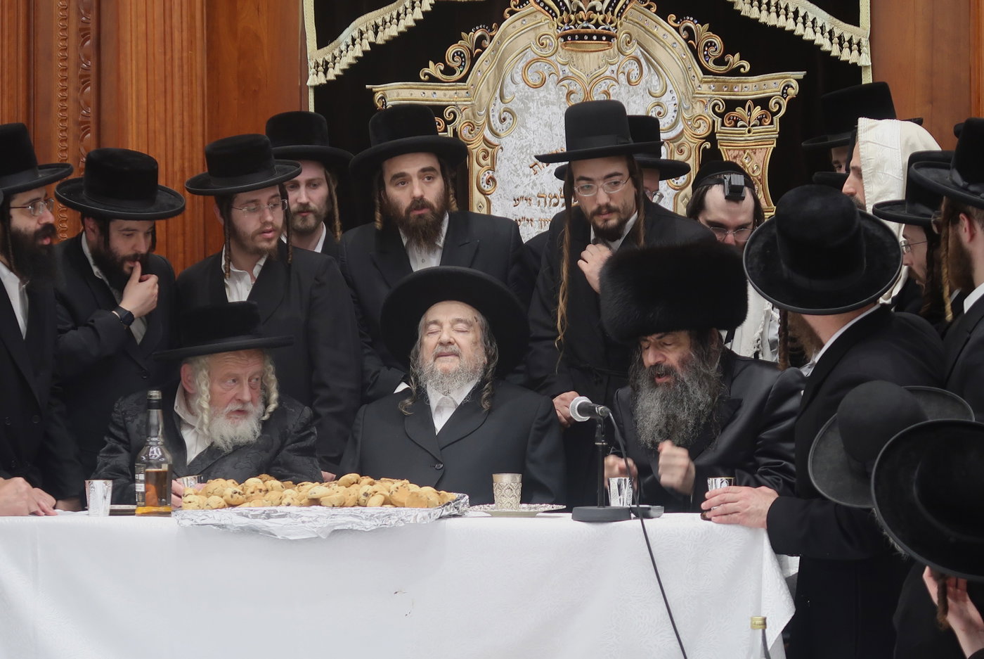 הגרי"מ שכטר בברית לנכד הגרצ"מ זילברברג
