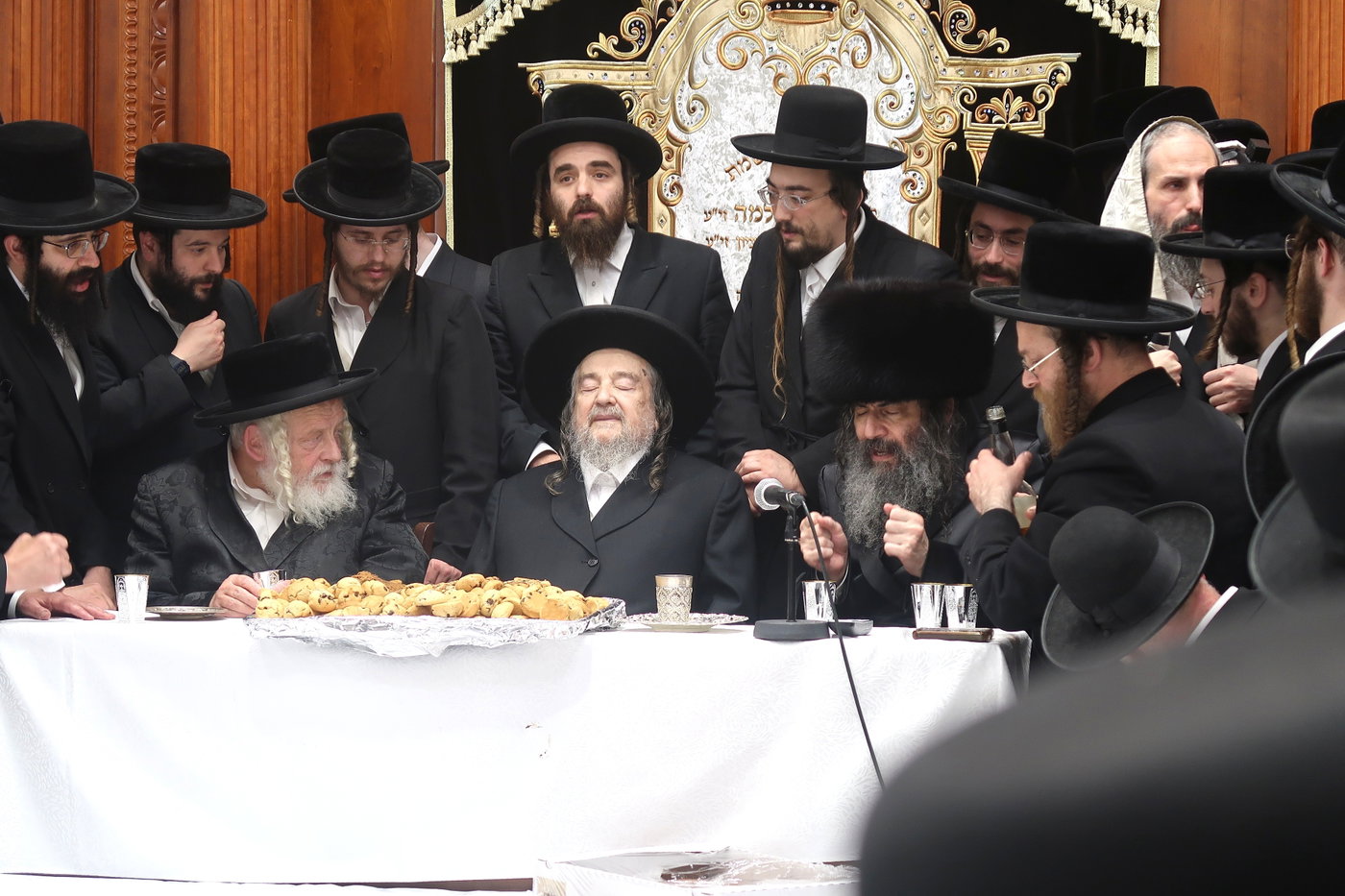 הגרי"מ שכטר בברית לנכד הגרצ"מ זילברברג