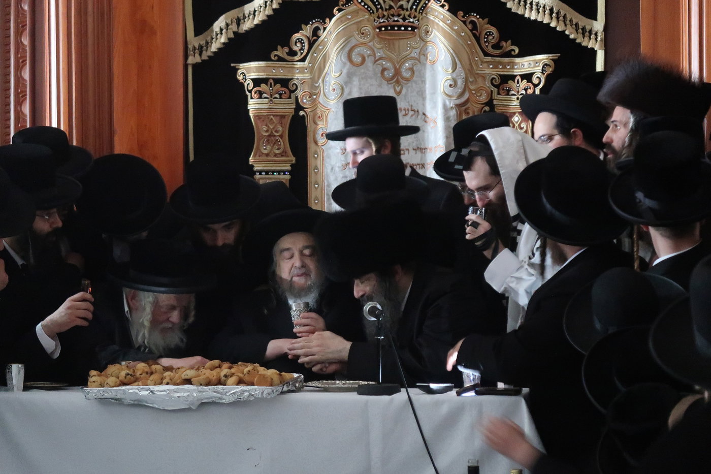 הגרי"מ שכטר בברית לנכד הגרצ"מ זילברברג