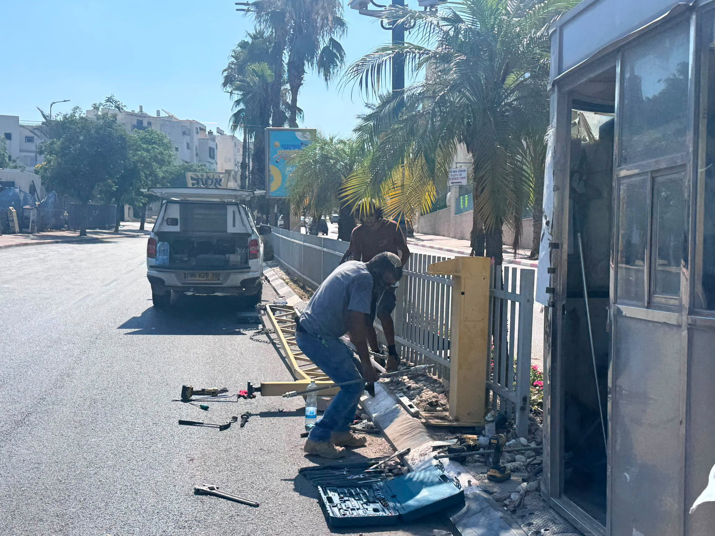 העבודות על שער הכניסה לעיר