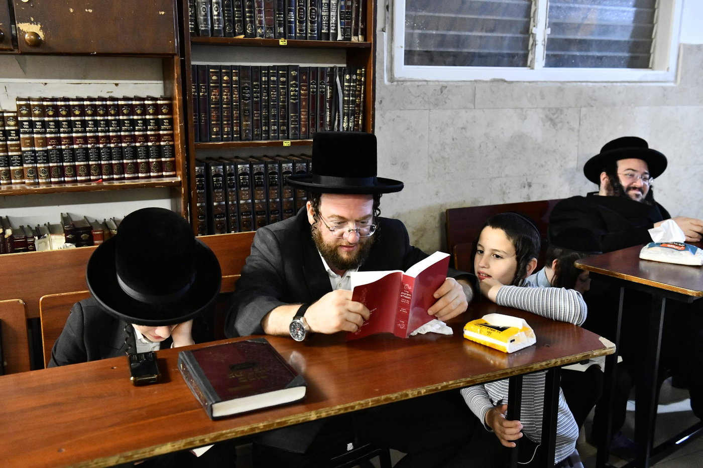 האדמו"ר מזידטשוב בליל תשעה באב