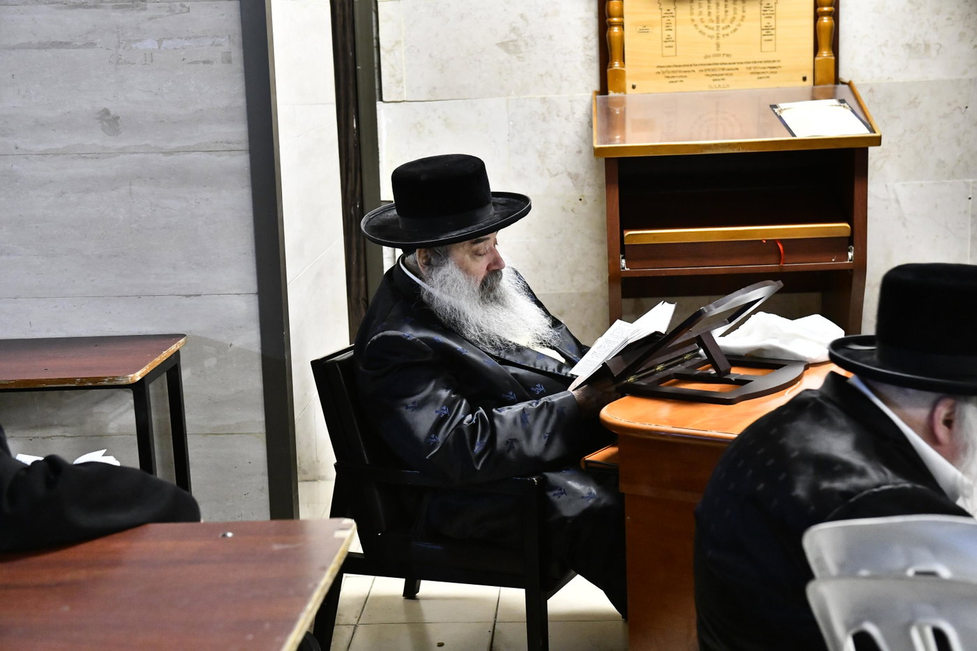האדמו"ר מזידטשוב בליל תשעה באב