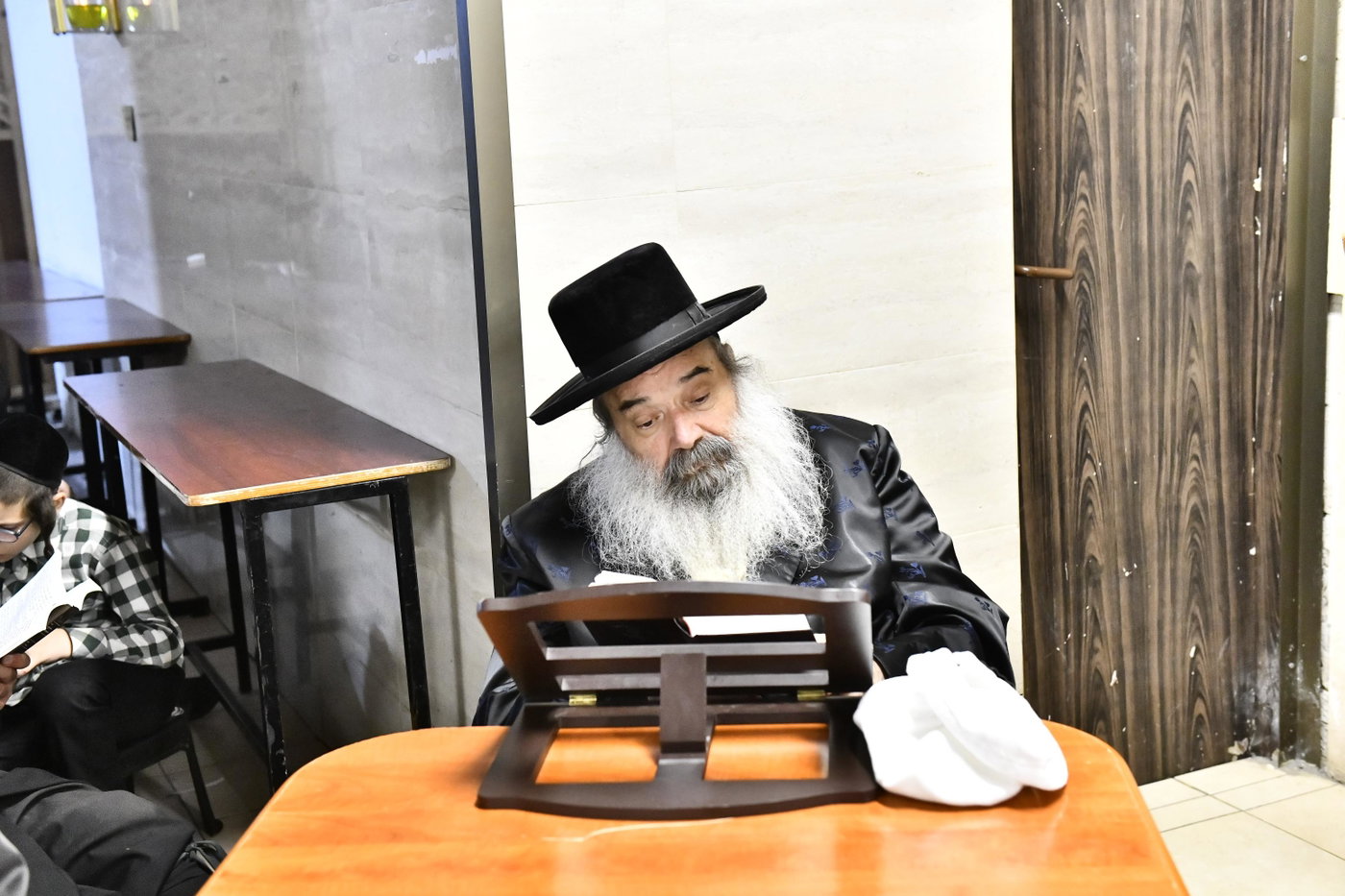 האדמו"ר מזידטשוב בליל תשעה באב