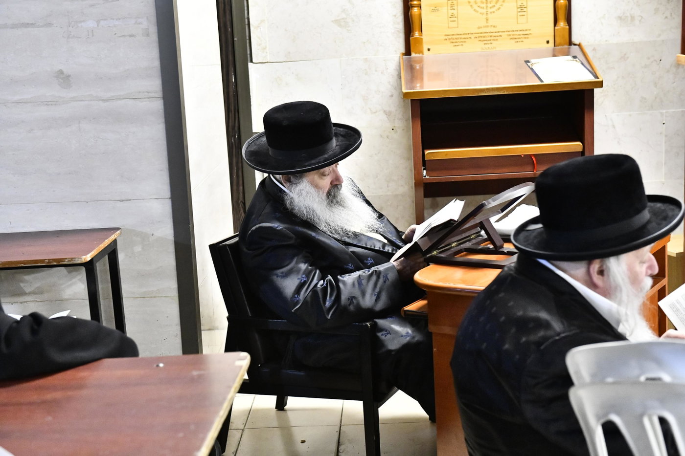 האדמו"ר מזידטשוב בליל תשעה באב