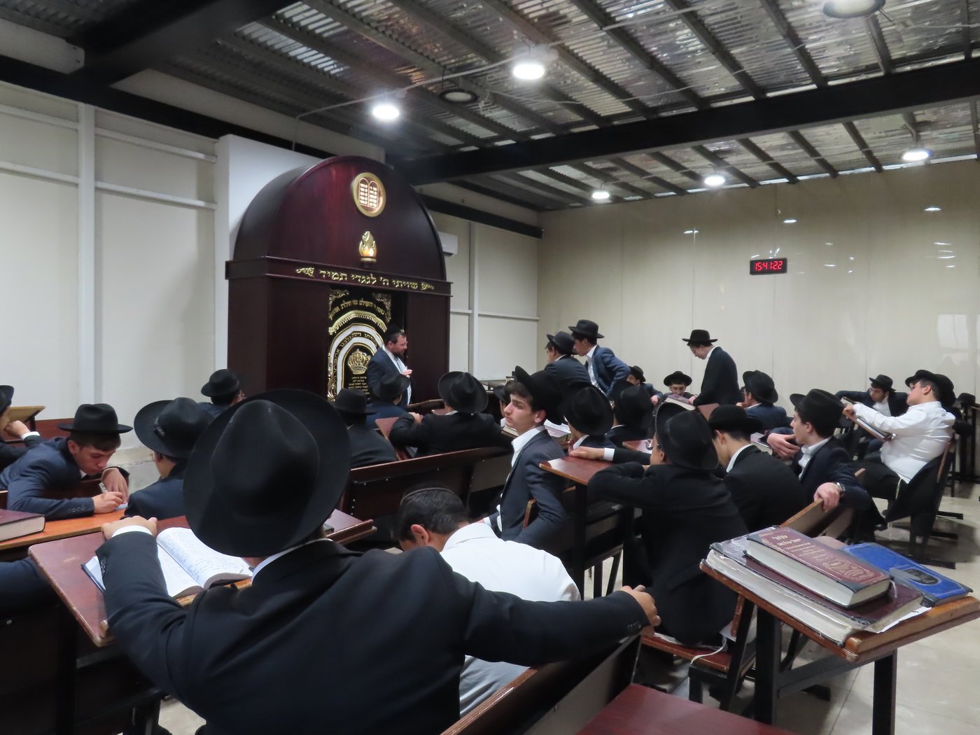 מבחן מסכם על כל מסכת 'בבא בתרא' בישיבת 'צעירים' - ירושלים
