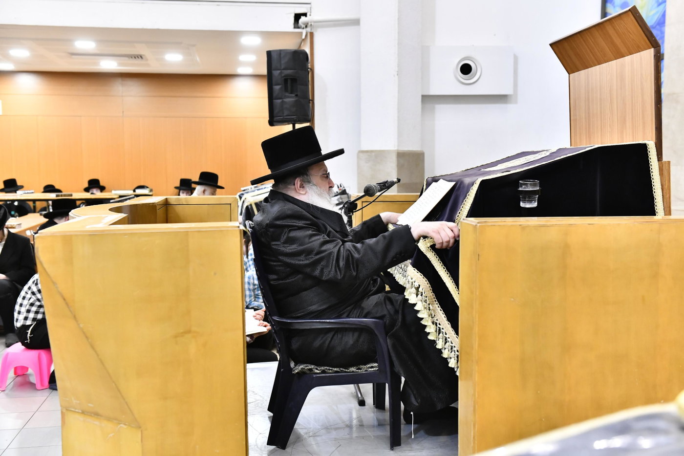 האדמו"ר מנדבורנה בליל תשעה באב