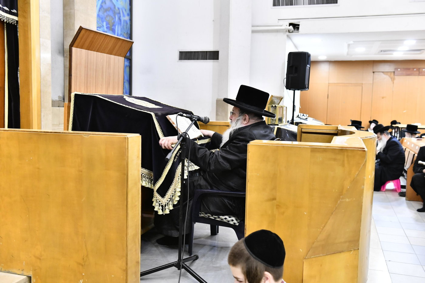 האדמו"ר מנדבורנה בליל תשעה באב