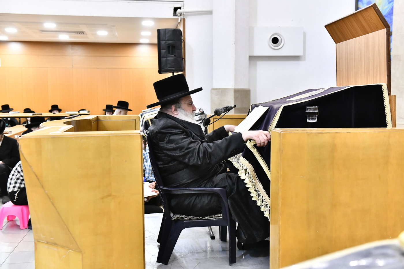 האדמו"ר מנדבורנה בליל תשעה באב
