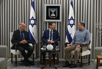 השופט סולברג וראש השב"כ זיני בפגישה עם הנשיא הרצוג