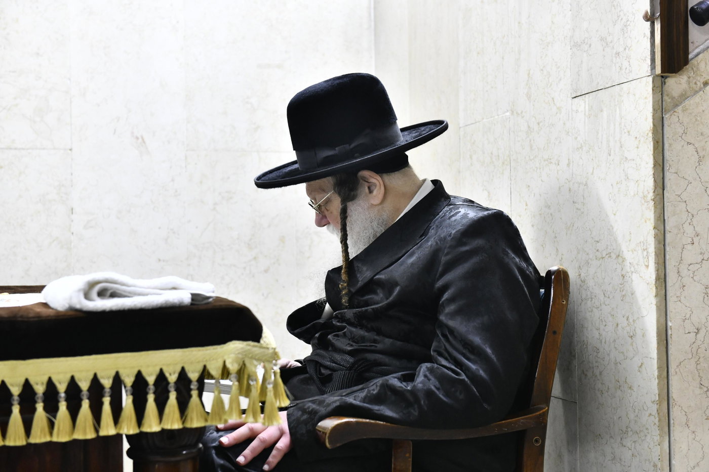 האדמו"ר ממודז'יץ בליל תשעה באב