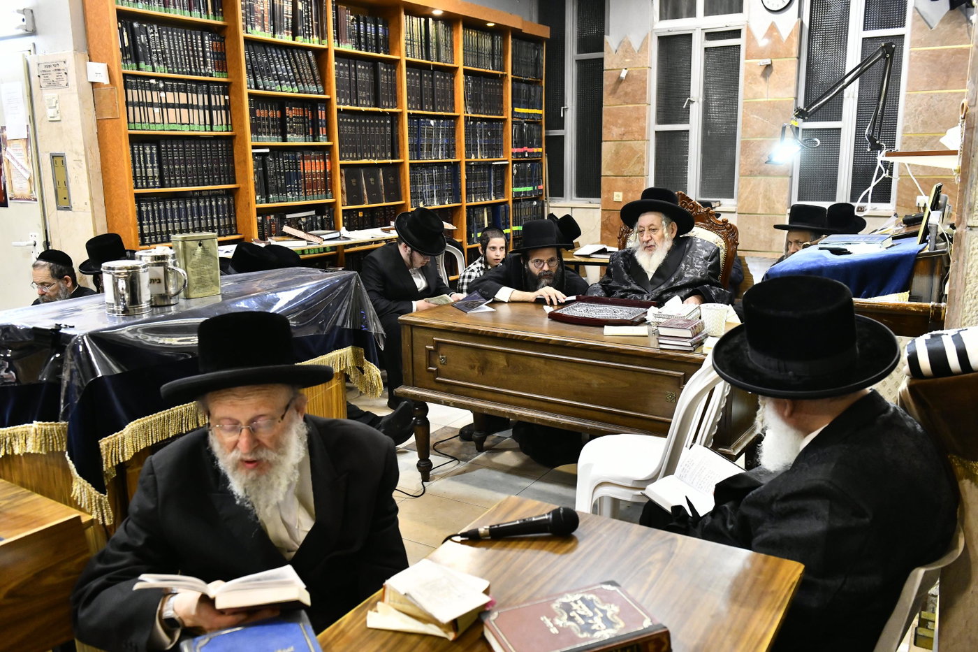 האדמו"ר מנאראל בליל תשעה באב