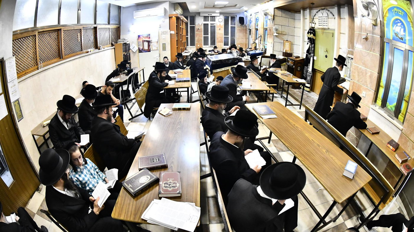 האדמו"ר מנאראל בליל תשעה באב
