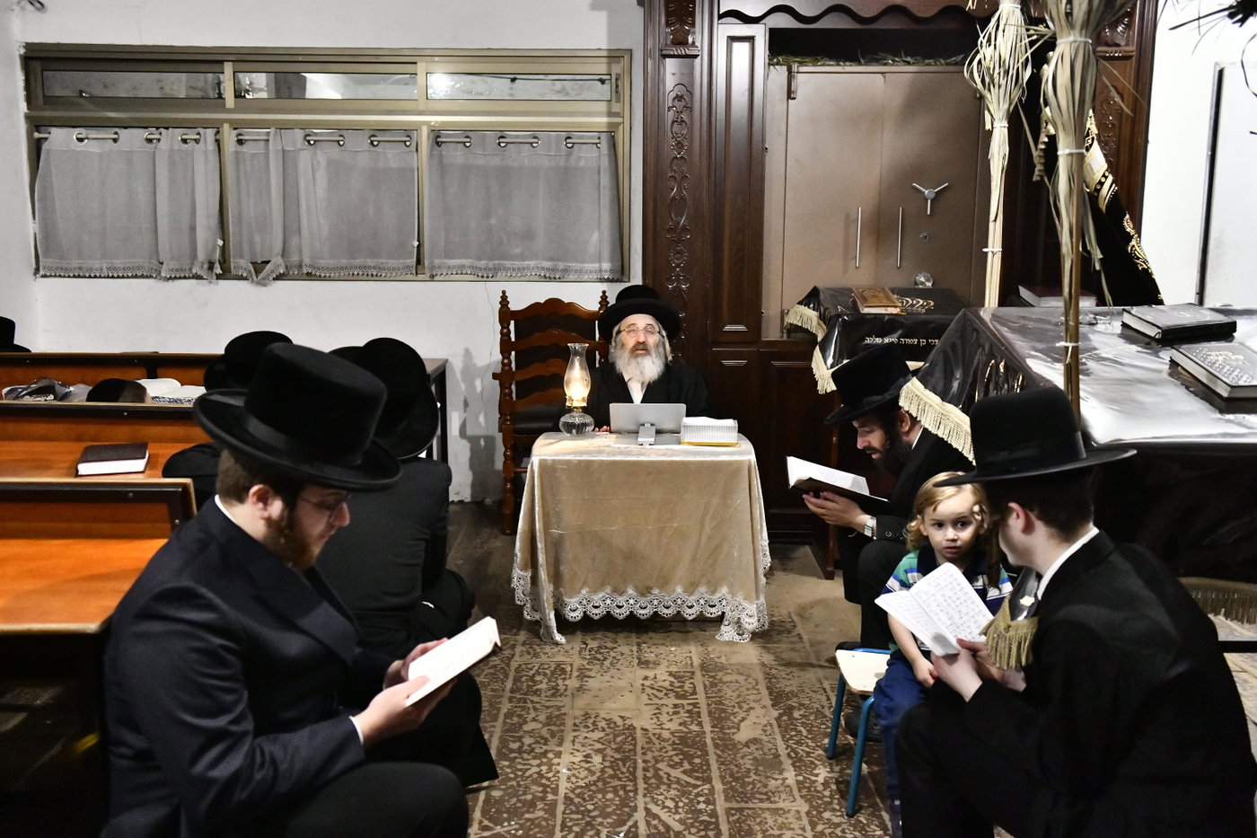 האדמו"ר מזוטשקא אמסנא בליל תשעה באב