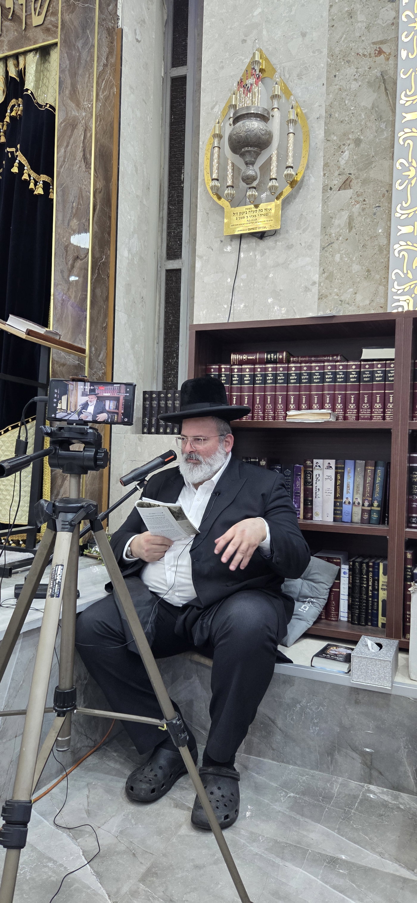 תשעה באב אצל הגאון רבי יצחק לוי