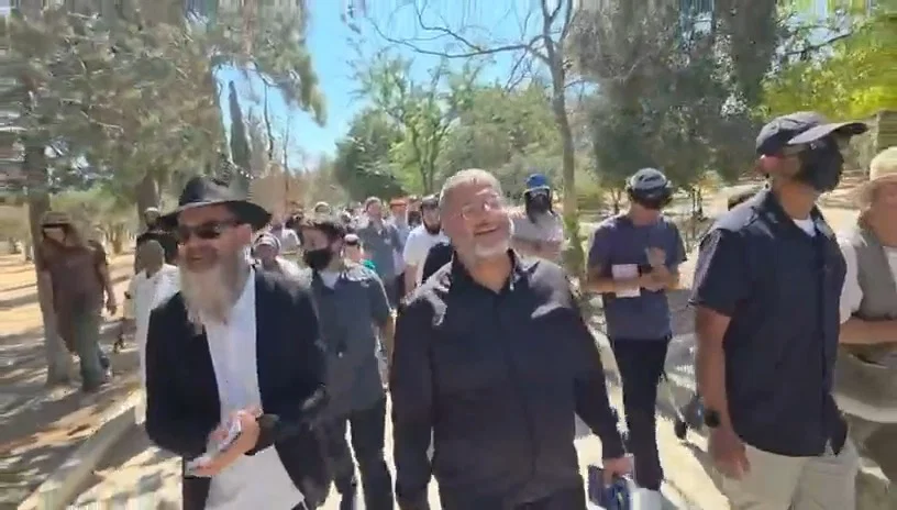 שרן השכל, ואטורי, בן גביר ויותר מ-2000 יהודים עלו הבוקר להתפלל בהר הבית