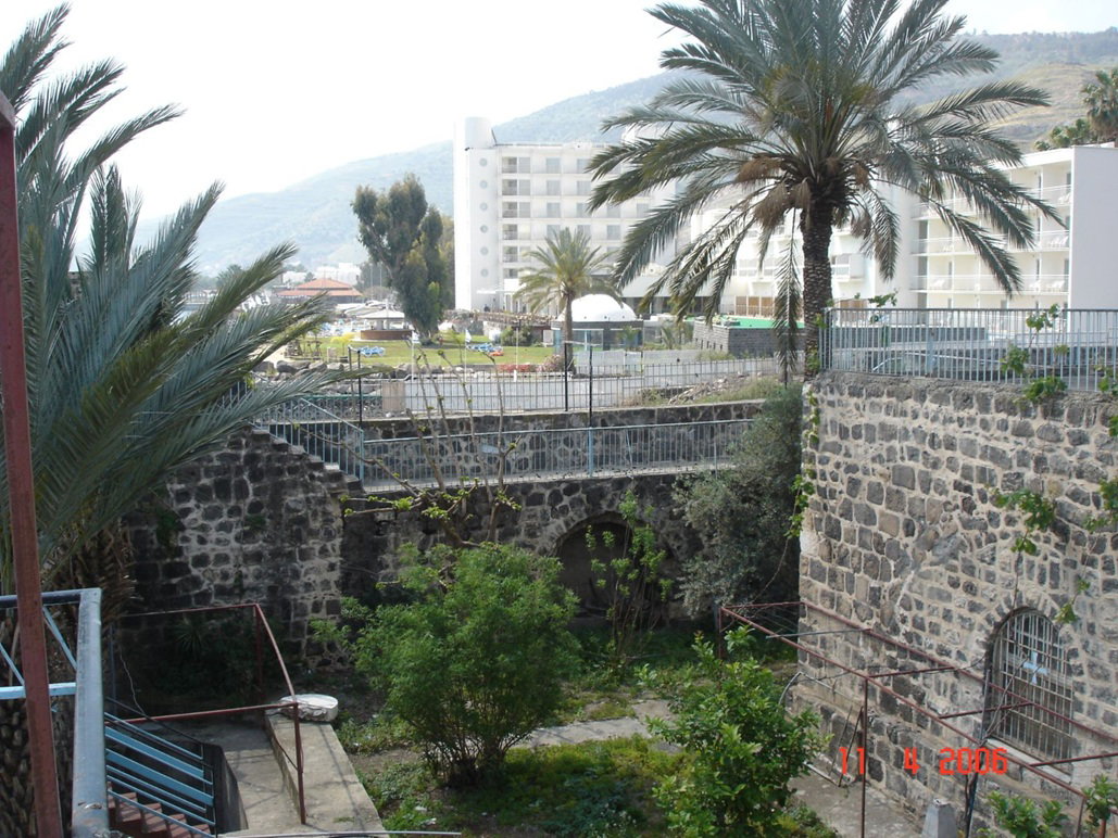 הכנסייה האורתודוקסית בטבריה, שנבנתה על גבי בית כנסת כיפות השל"ה הק' בו התפלל האריז"ל