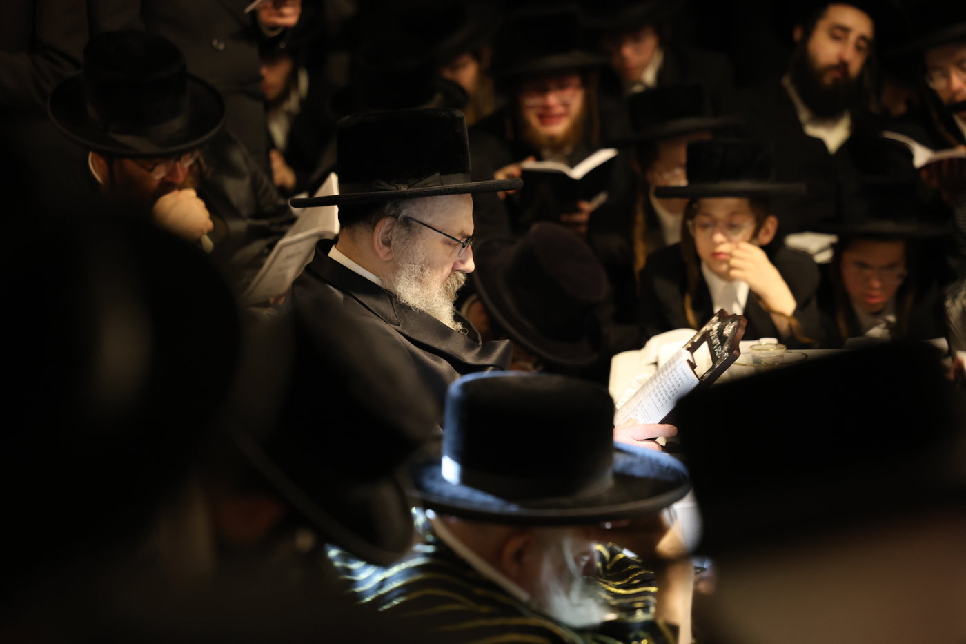 האדמו"רים מתולדות אברהם יצחק וויז'ניץ לונדון בליל תשעה באב