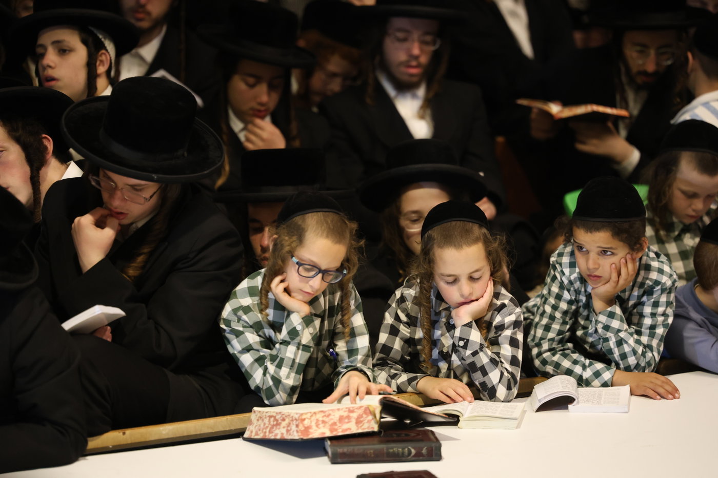 האדמו"רים מתולדות אברהם יצחק וויז'ניץ לונדון בליל תשעה באב