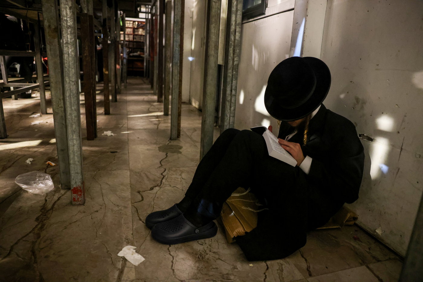 האדמו"רים מתולדות אברהם יצחק וויז'ניץ לונדון בליל תשעה באב