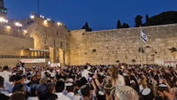 ״הגיע הזמן גאולתכם״: הרגעים האחרונים של תשעה באב ברחבת הכותל