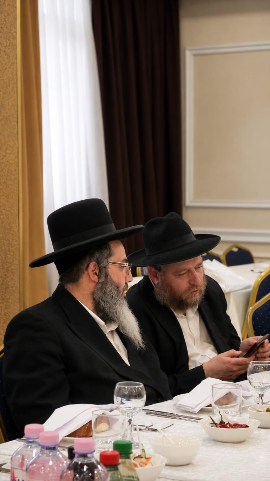 נפרד בכבוד: כנס פרידה מרגש לשגריר ישראל באוקראינה באומן