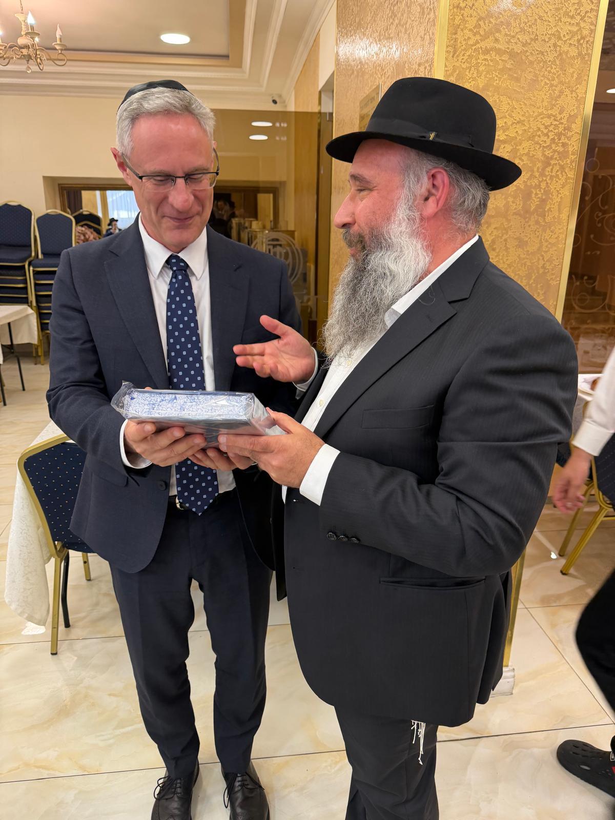 נפרד בכבוד: כנס פרידה מרגש לשגריר ישראל באוקראינה באומן