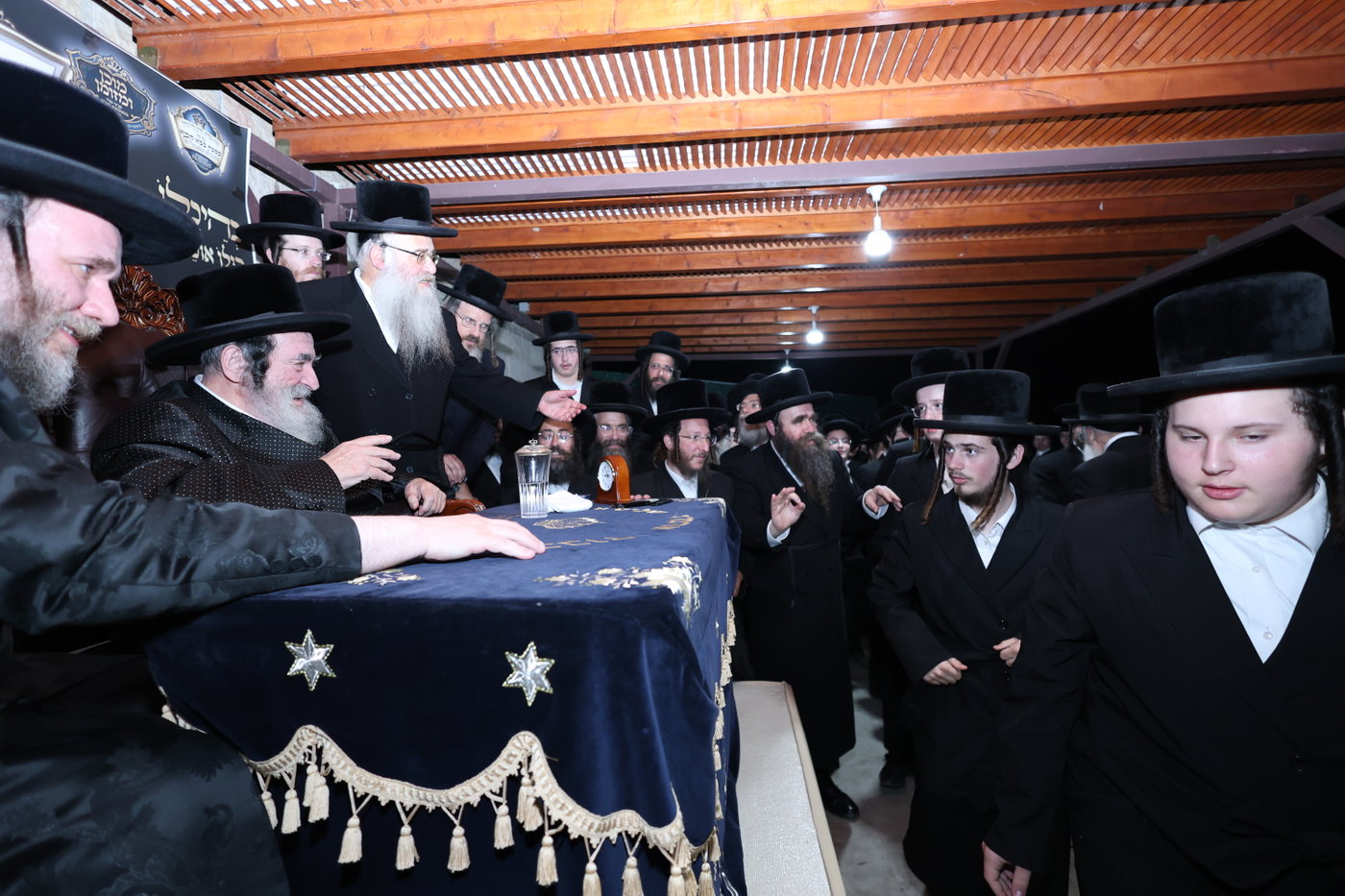 בחורי ויז'ניץ אלעד במבחן מזומנים באורה