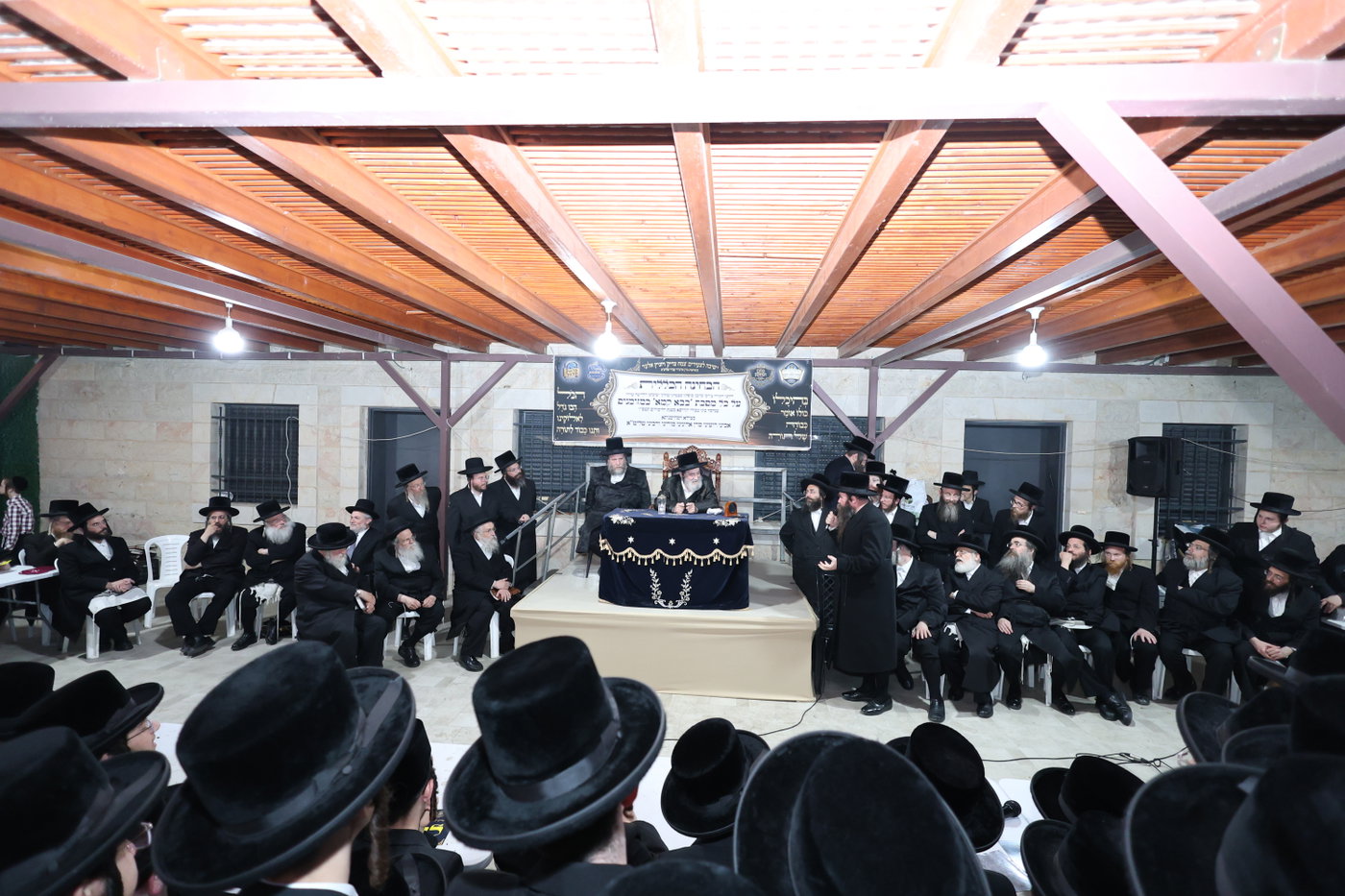 בחורי ויז'ניץ אלעד במבחן מזומנים באורה