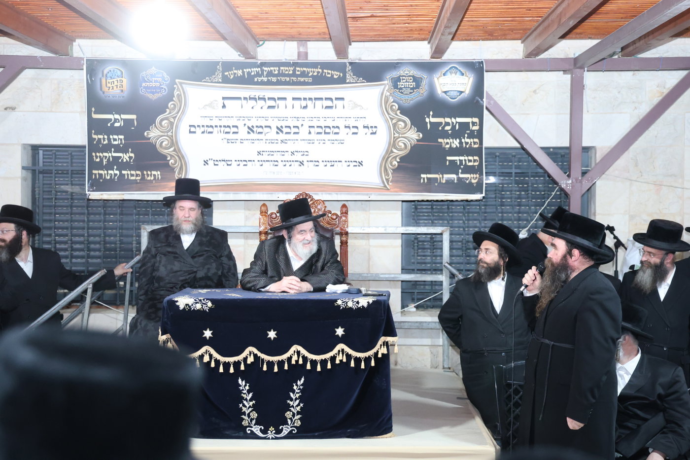 בחורי ויז'ניץ אלעד במבחן מזומנים באורה