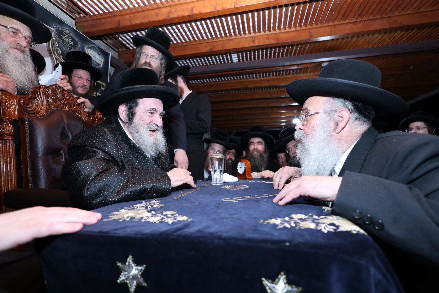 בחורי ויז'ניץ אלעד במבחן מזומנים באורה