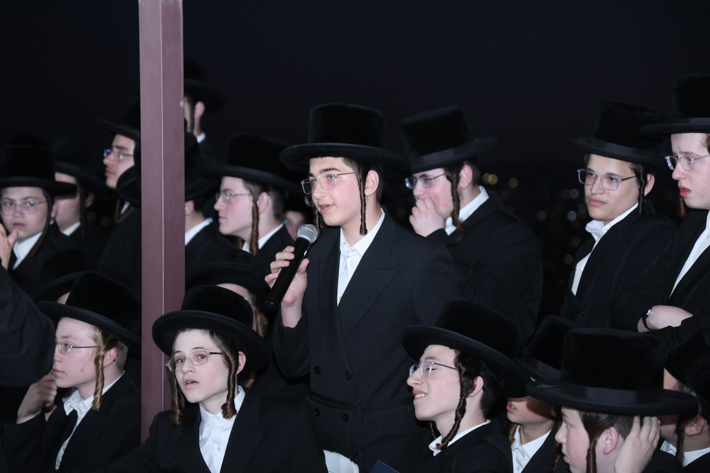 בחורי ויז'ניץ אלעד במבחן מזומנים באורה