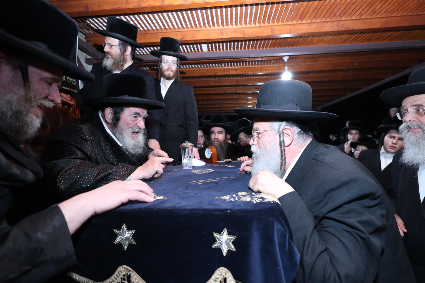 בחורי ויז'ניץ אלעד במבחן מזומנים באורה
