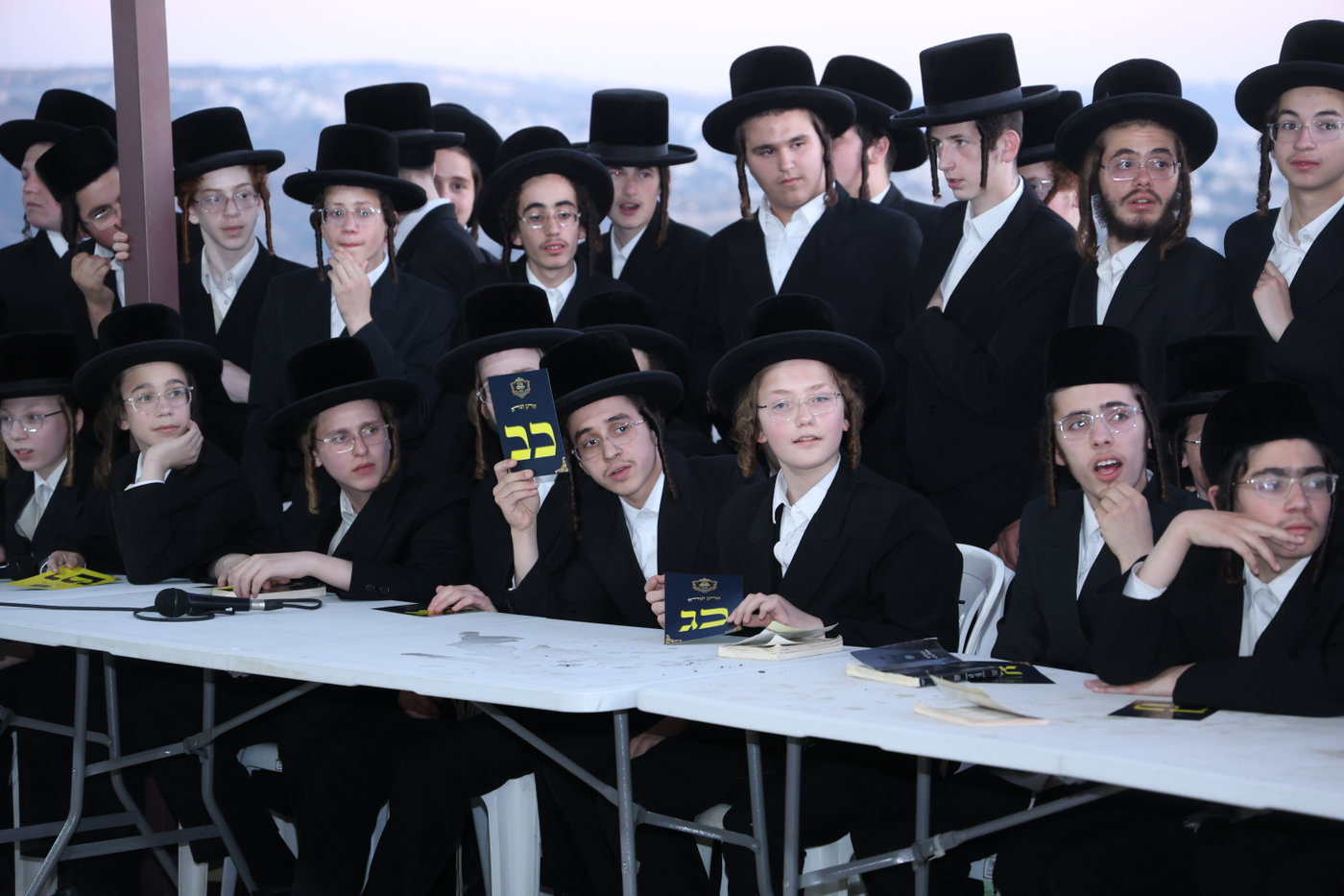 בחורי ויז'ניץ אלעד במבחן מזומנים באורה