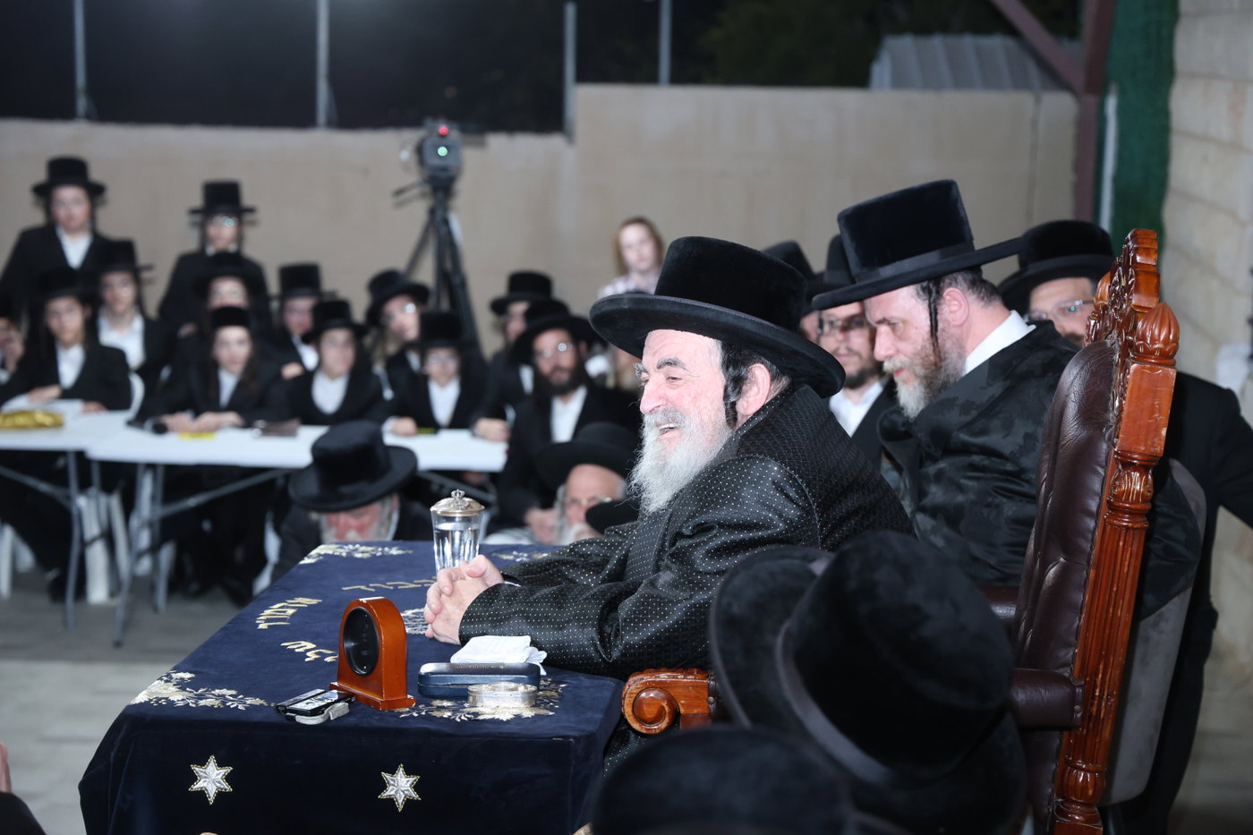 בחורי ויז'ניץ אלעד במבחן מזומנים באורה