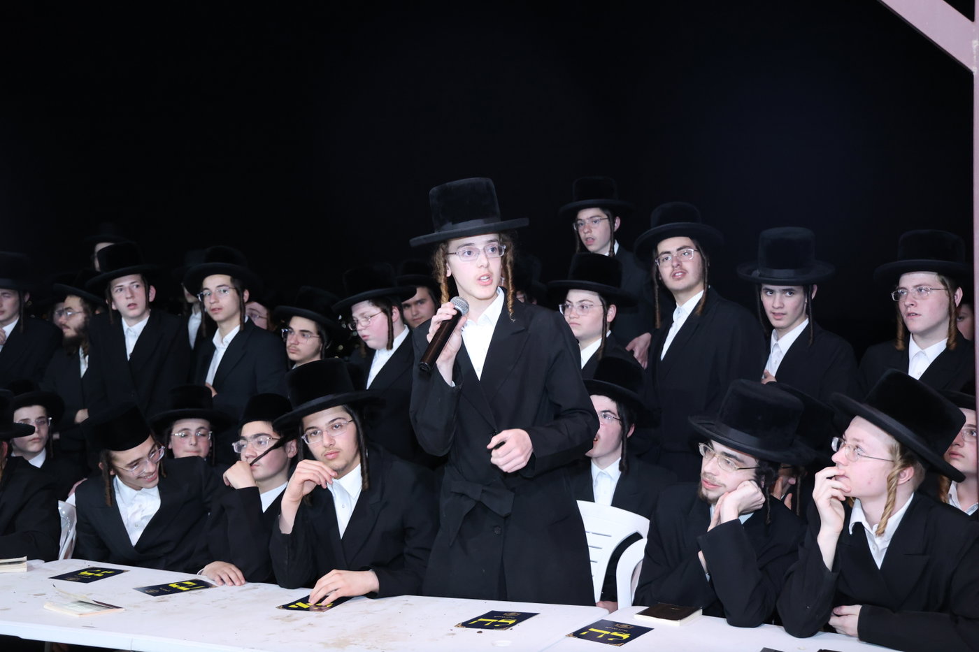 בחורי ויז'ניץ אלעד במבחן מזומנים באורה