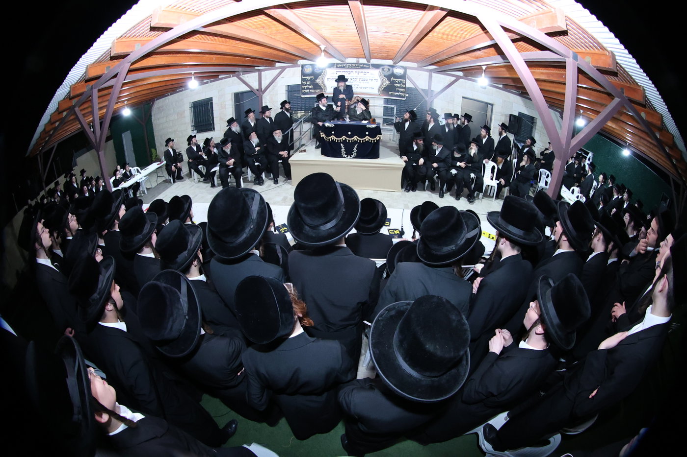 בחורי ויז'ניץ אלעד במבחן מזומנים באורה
