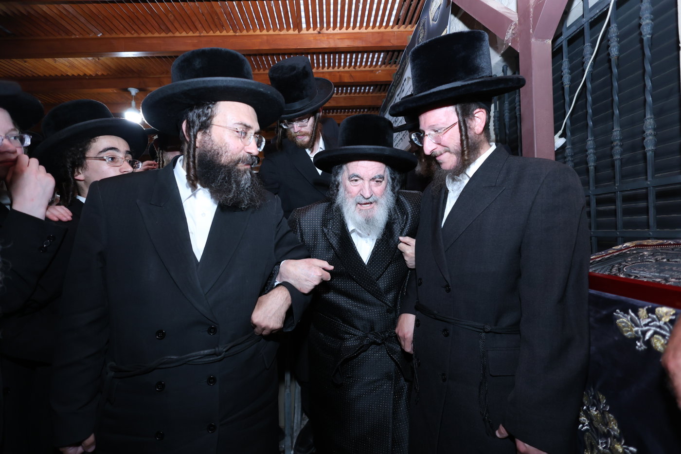 בחורי ויז'ניץ אלעד במבחן מזומנים באורה